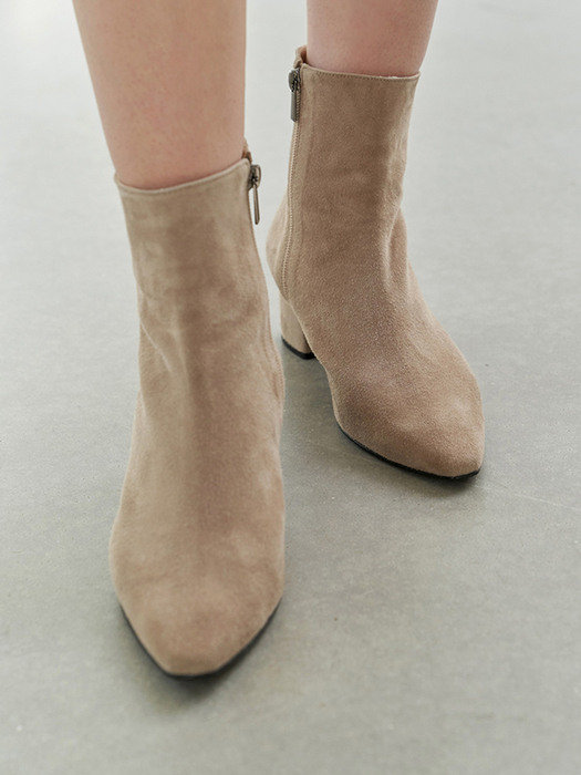 SQUARE TOE SUEDE ANKLE BOOTS [CARAMEL]