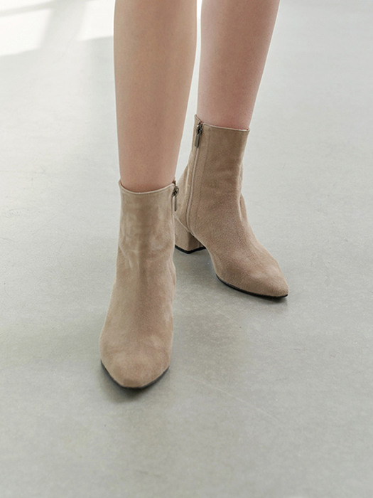 SQUARE TOE SUEDE ANKLE BOOTS [CARAMEL]