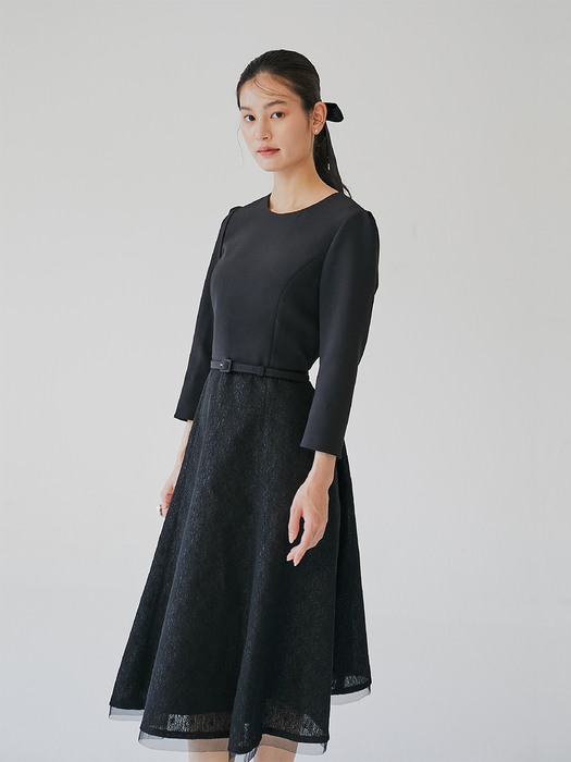 [미전시]DAHLIA Round neck ribbon detailed voluminous dress (Black)