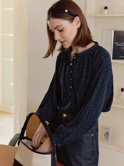 daisy jacquard shirring blouse (navy)