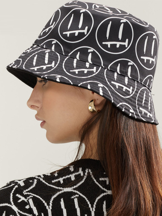 [FACE LINE] REVERSIBLE FACE FRIENDS BUCKET HAT_BLACK