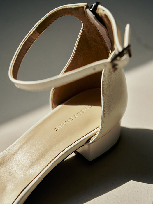 ANKLE STRAP LEATHER SANDALS [IVORY]