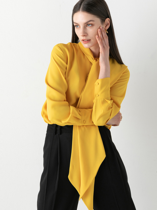 Vivid color muffler blouse in yellow