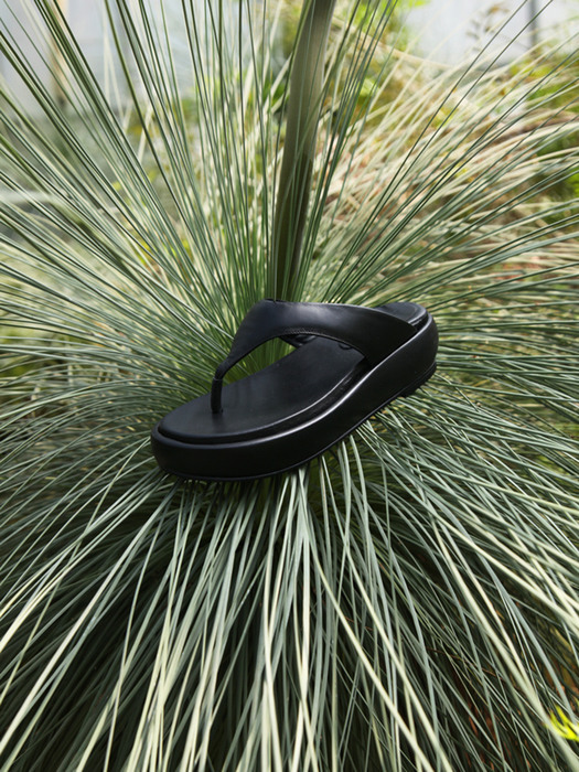 Nael Flatform Flip Flops Leather Black