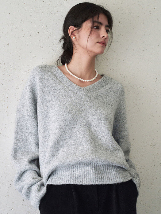 Soft loose V-neck knit - grey