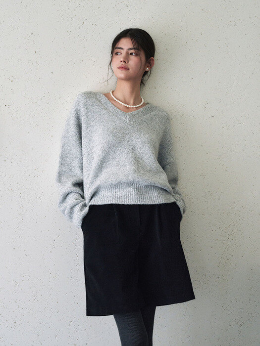 Soft loose V-neck knit - grey