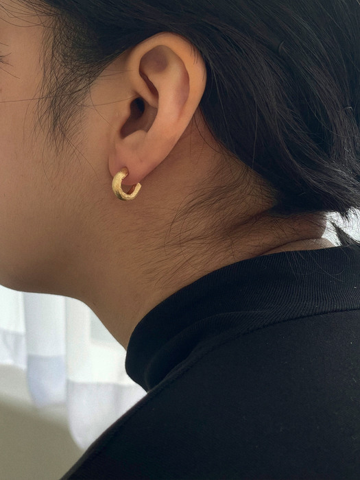 shiny texture gold earring (S,M)