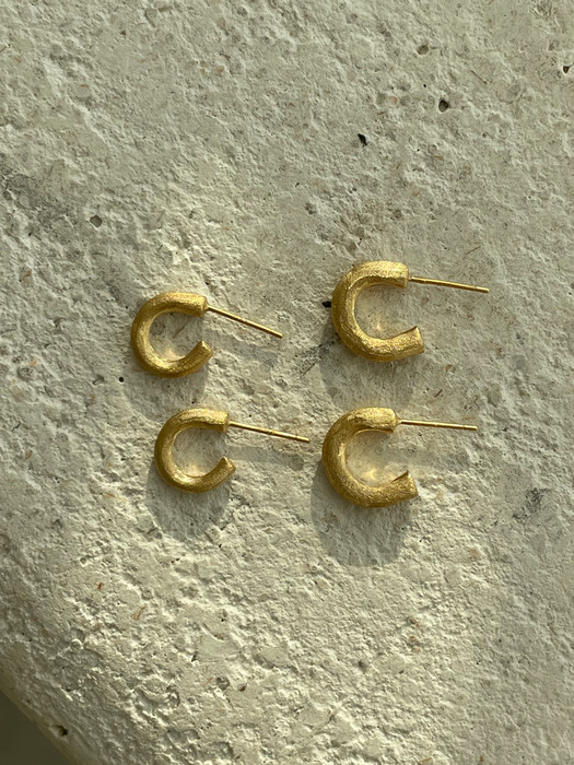 shiny texture gold earring (S,M)