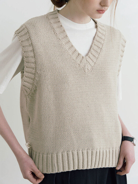 Lego v-neck knit vest - beige