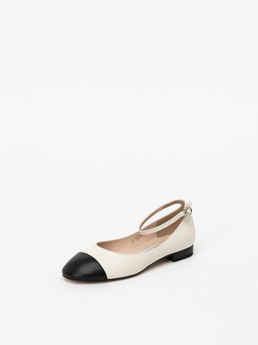 Pita Strap Flat Shoes in Ivory