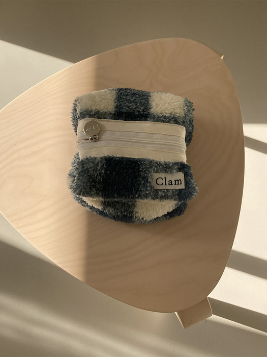 Clam round pouch _ Green check Soft fur