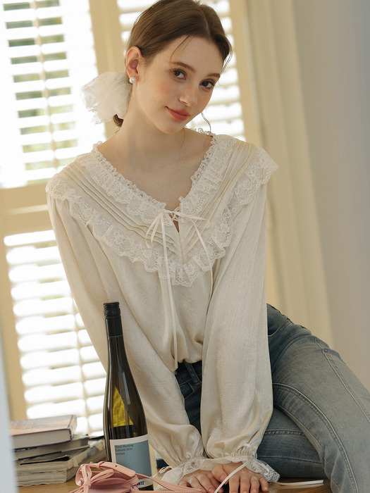 Cest_V-neck lace lantern sleeve blouse