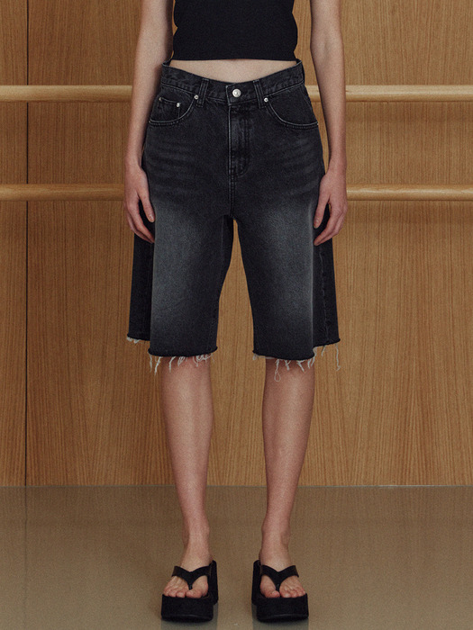 cut-off black denim half pants (black)