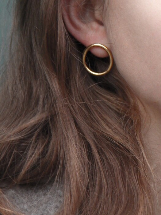 63 Circle Pin Silver Earring