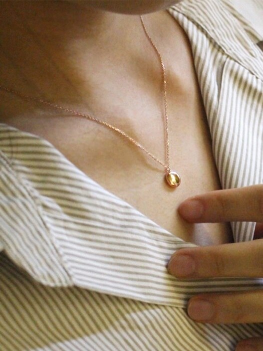 Tiny Necklace:circle