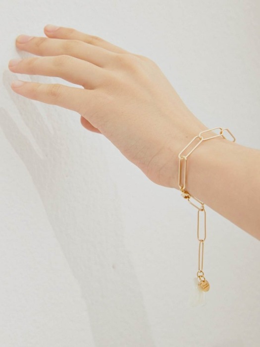 Shell & Gold Chain Bracelet