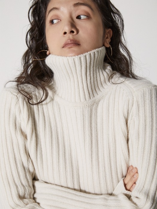 Ribbed Turtle Knit_Ivory