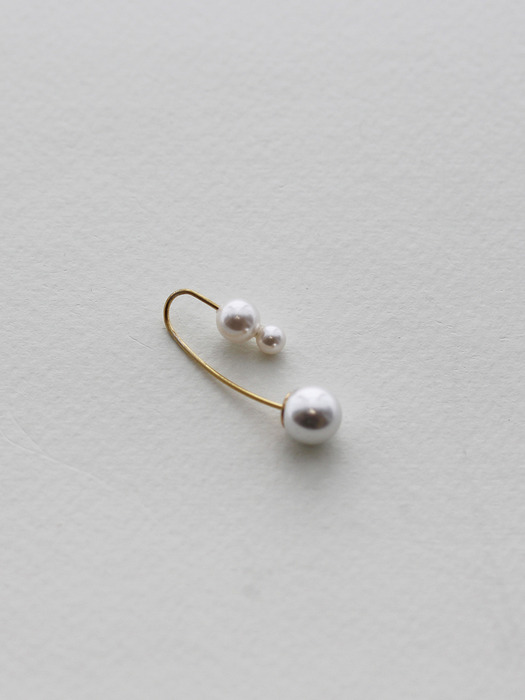 Single double pearl curve earring (gold)(1piece)