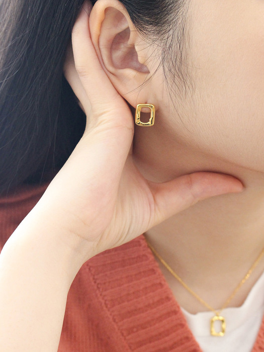 Chassis earring