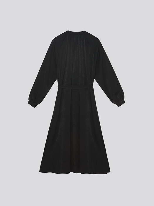 Silky shirring shirt dress in black 
