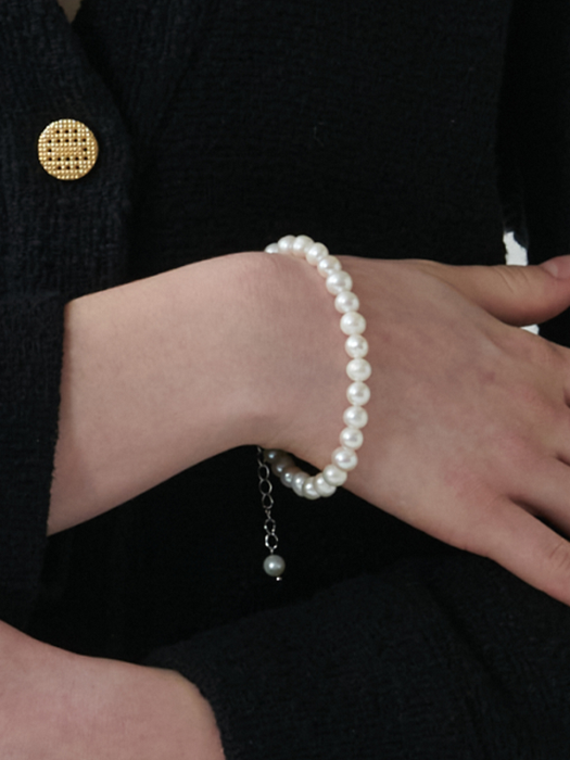 CRH008 Classic pearl bracelet