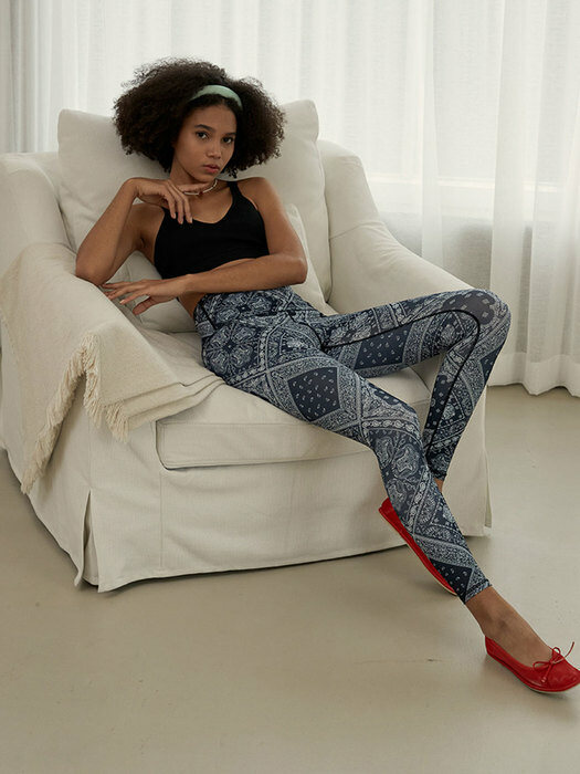 comfortable paisley leggings