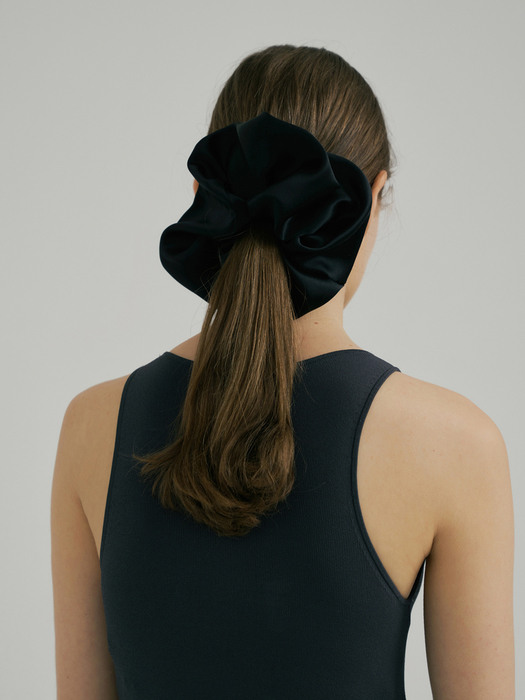 Silk Scrunchie (L) - Black