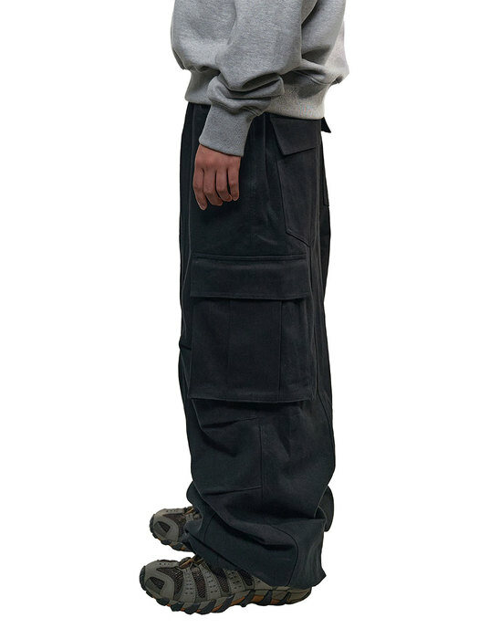 Knee Pin-Tuck Wide Cargo Pants (Black)
