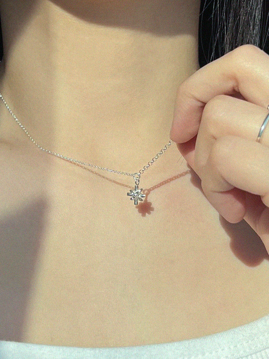 Snow flake necklace