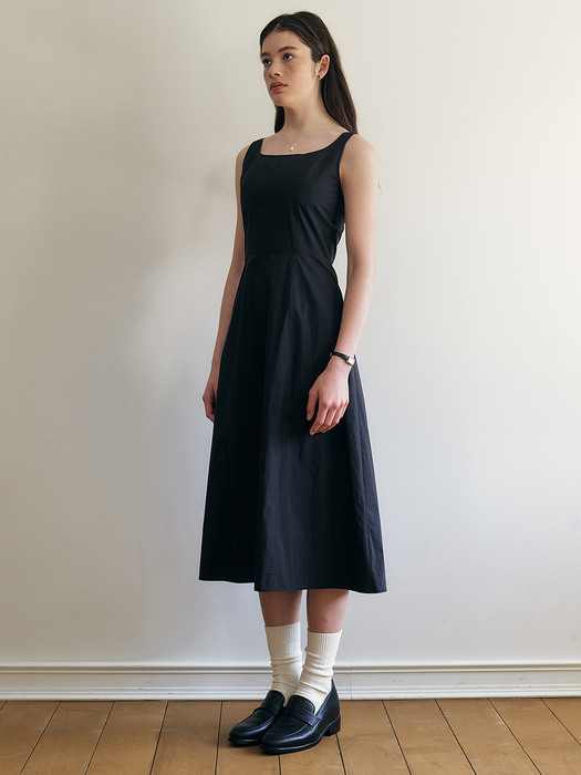 Sangria_Sleeveless U-neck Dress - Black
