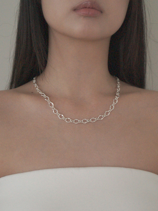 COIL CHAIN NECKLACE