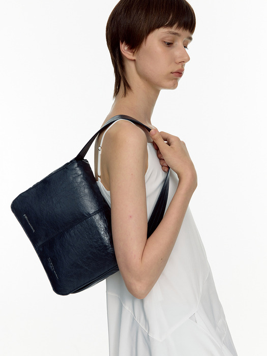 Pillow Flap Bag (dark navy)