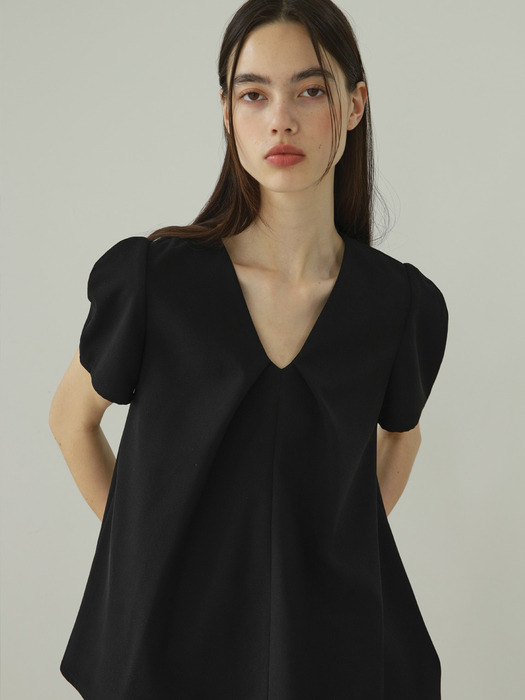 v-neck tuck A-line blouse_black