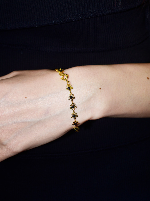 GOLD FLOWER BRACELET (GOLD & BLACK) 플라워 팔찌