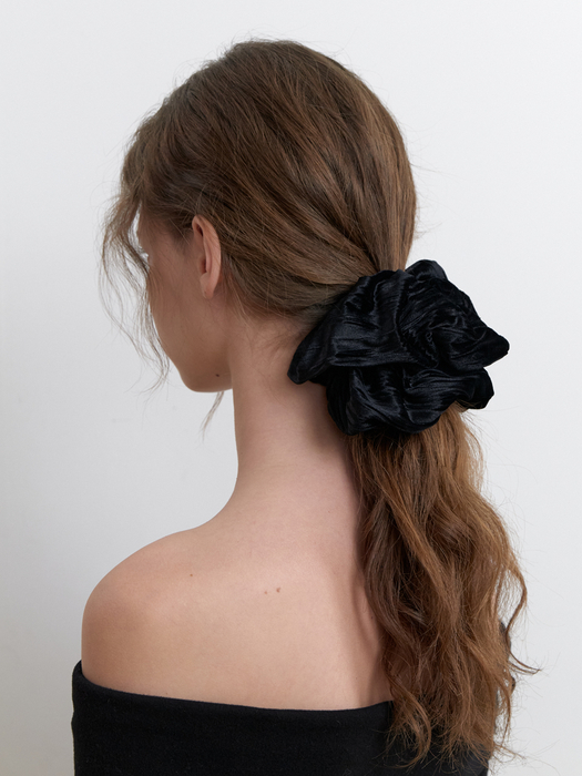 classic wrinkled black velvet scrunch