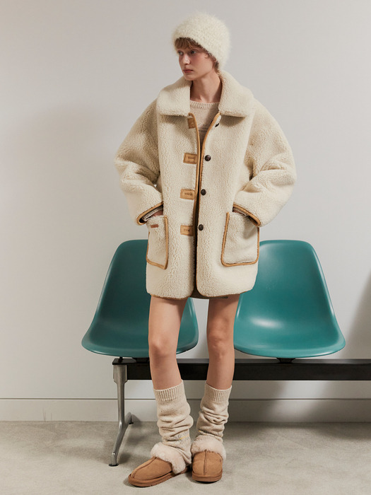 REVERSIBLE SHEARLING HALF COAT_BUTTER BEIGE