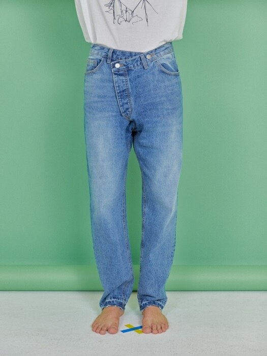 UNBALANCE WRAPPED JEANS [LIGHT BLUE]