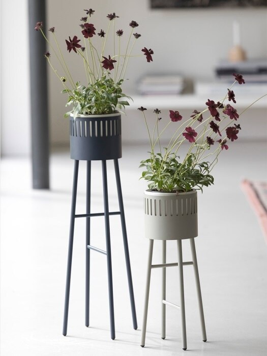 STANDING FLOWER POT LOW