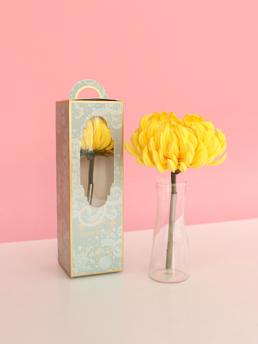 yellow chrysanthemum flower pen