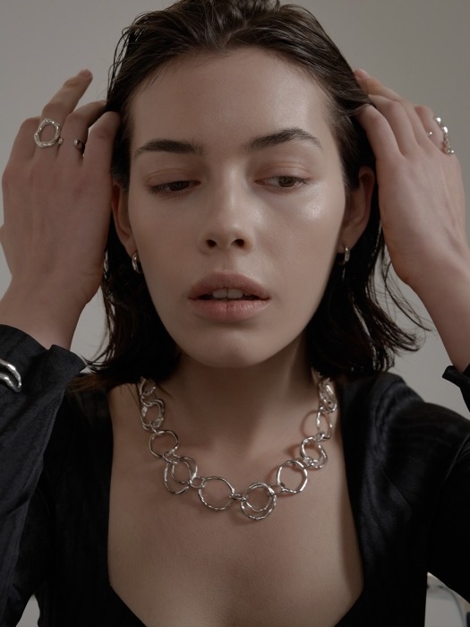 Vague Chain Necklace