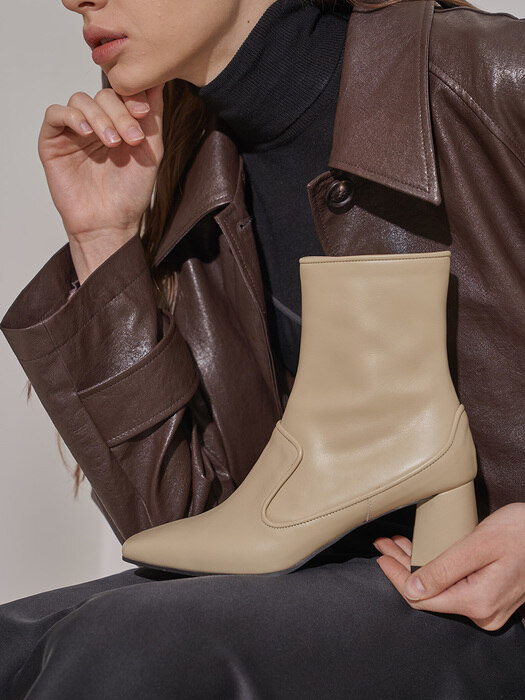 [at SALONDEJU] Square-toe leather boots/ Beige