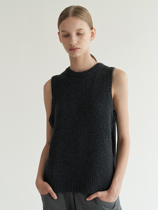 Y wool knit vest in charcoal