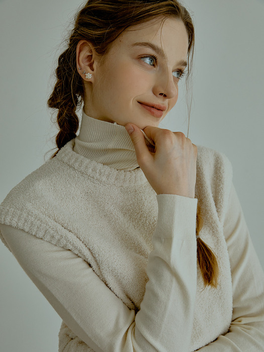 Basic slim-fit turtleneck (ivory)