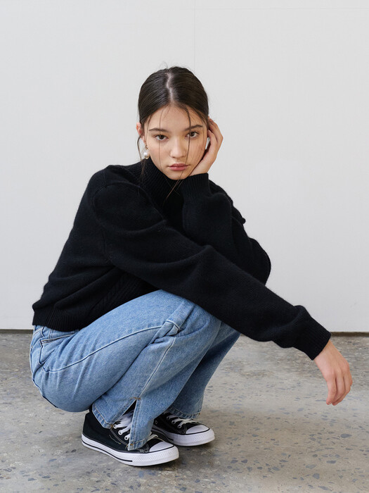 21 Winter_ Black  Bloom Embroidery Sweater