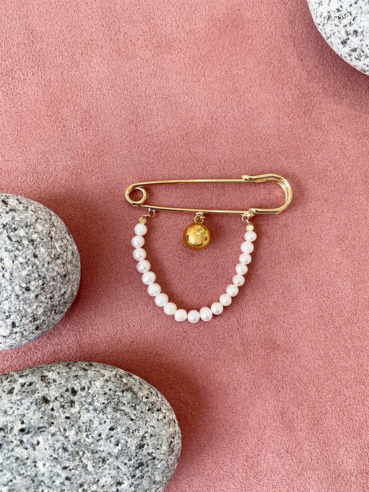 PEARL CHAIN BALL BROOCH