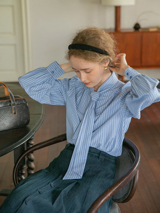 JOE bow neck shirt_BLUE STRIPE