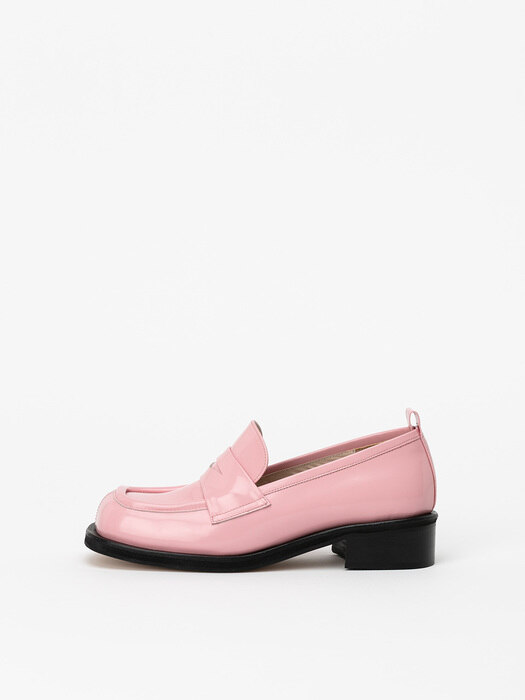 Madrigalo Loafers in Quartz Pink Box