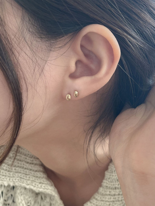 14k oval round piercing earrings