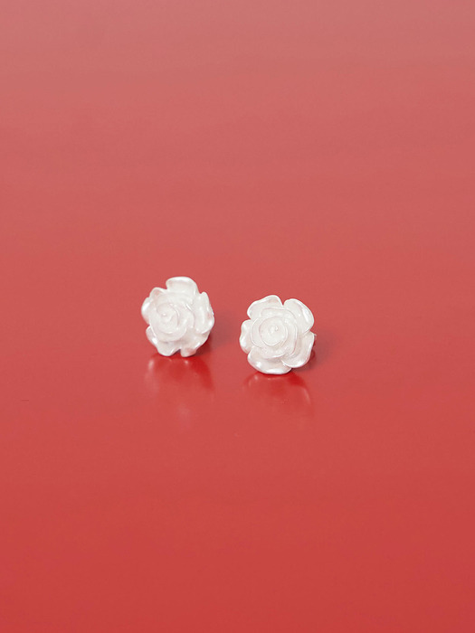 rose formica earring - white