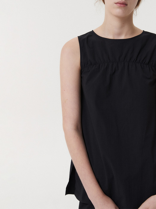 SHIRRING SLEEVELESS BLOUSE (BLACK)